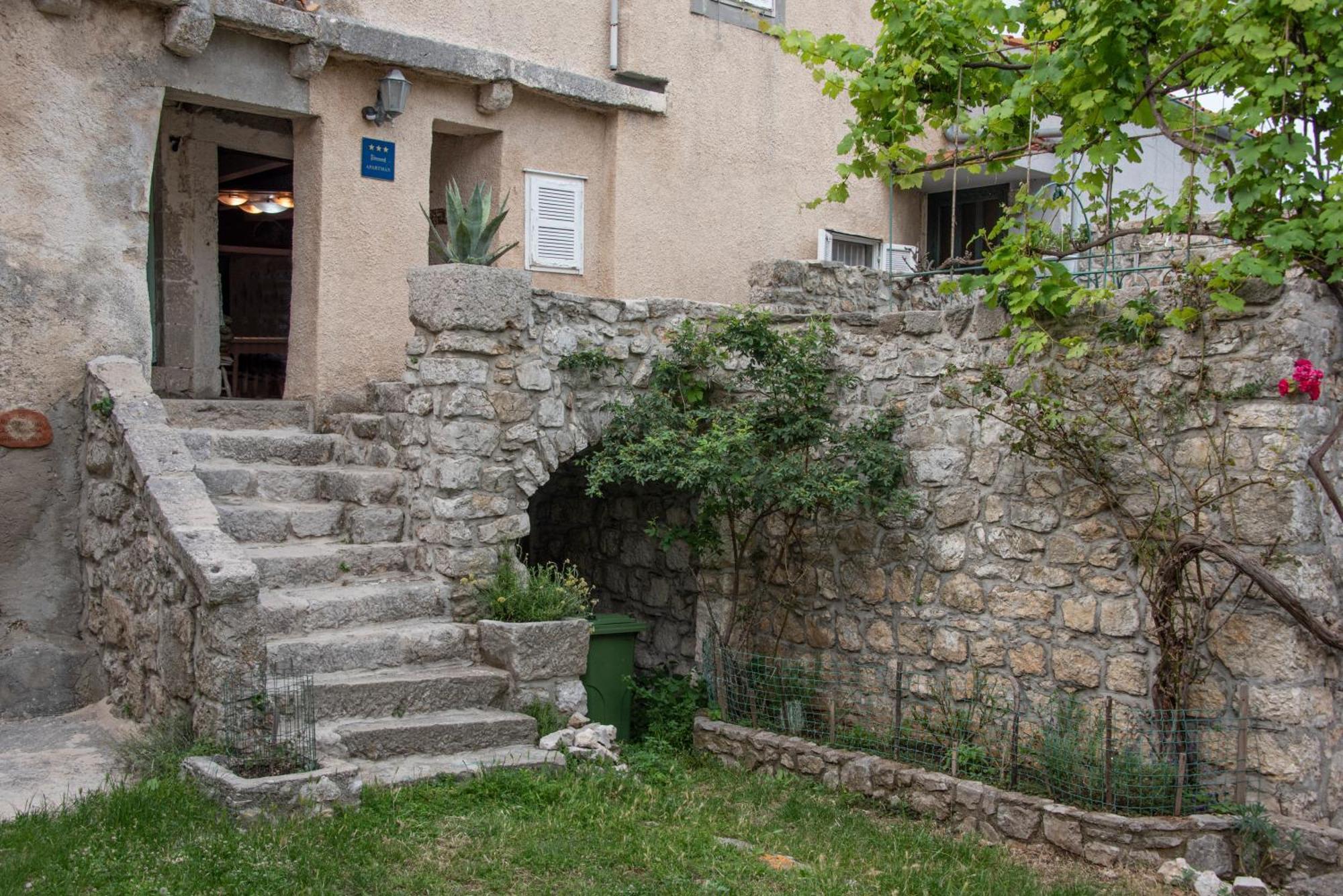Apartman Nives Lubenice Buitenkant foto