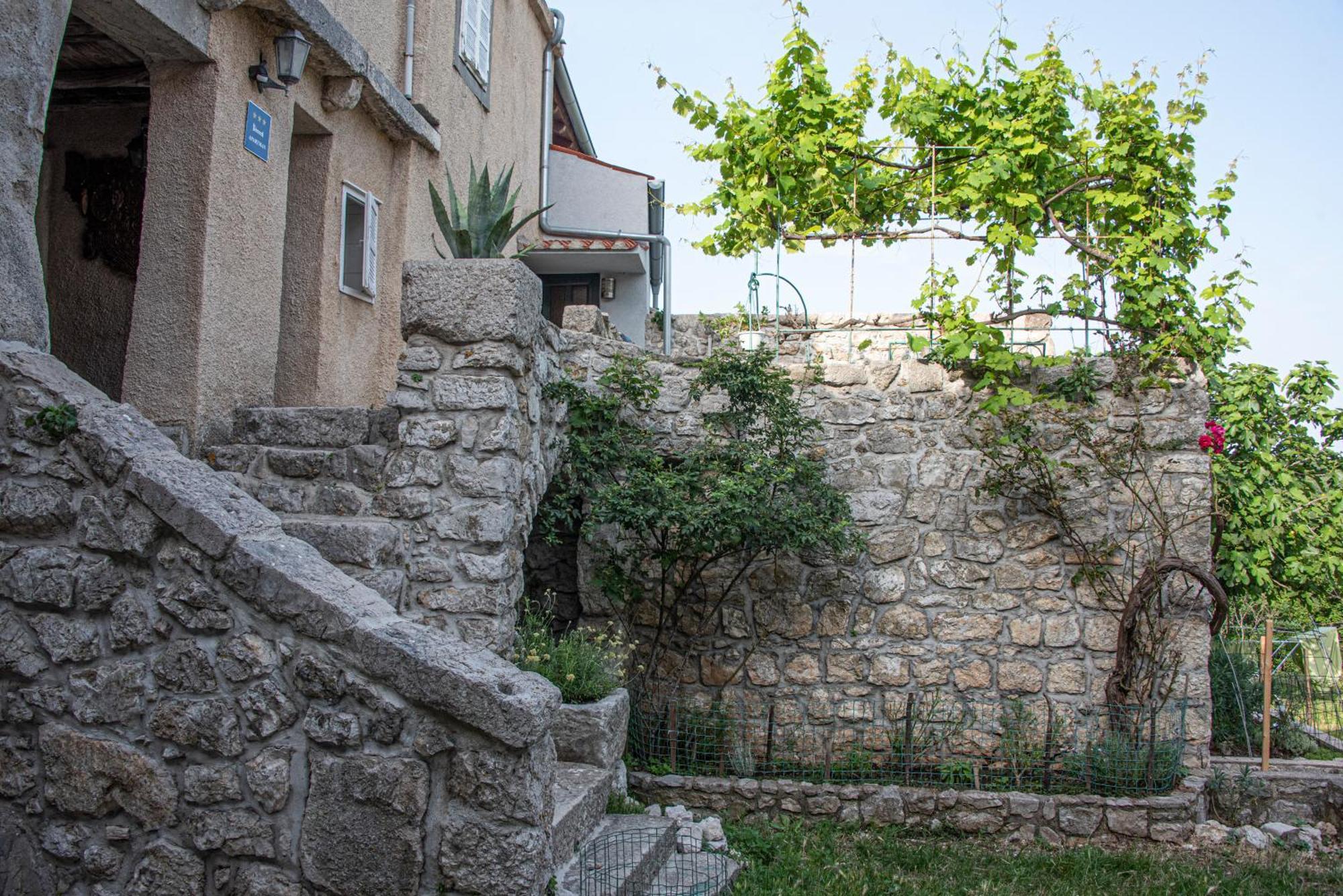 Apartman Nives Lubenice Buitenkant foto